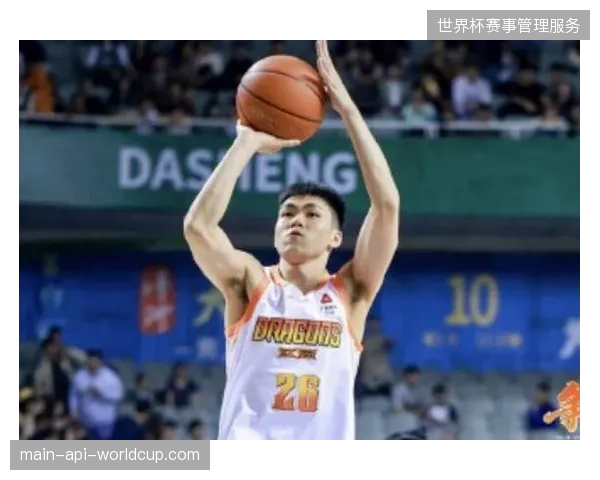 江苏后卫庞峥麟同时入选最佳阵容并荣获最佳星锐球员,其攻击力已获联盟认可 江苏后卫庞峥麟同时入选最佳阵容并荣获最佳星锐球员,其攻击力已获联盟认可